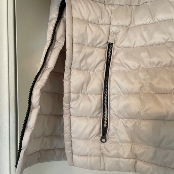 Everlane Renew Puffer Hoodie Cream - Picture 5 of 6